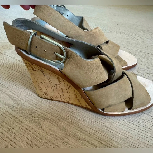 Dolce Vita leather strappy, wedge, sandals size 6.5 - Picture 2 of 6